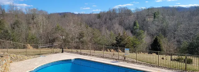 Poolside mountain views at the cabin to wrap up the trip