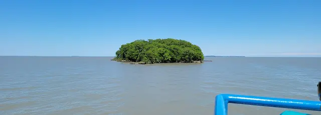 Cruising across Lake Erie toward Put-in-Bay