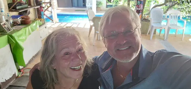 Poolside lunch with friends, catching up in the Cancun sunshine.
