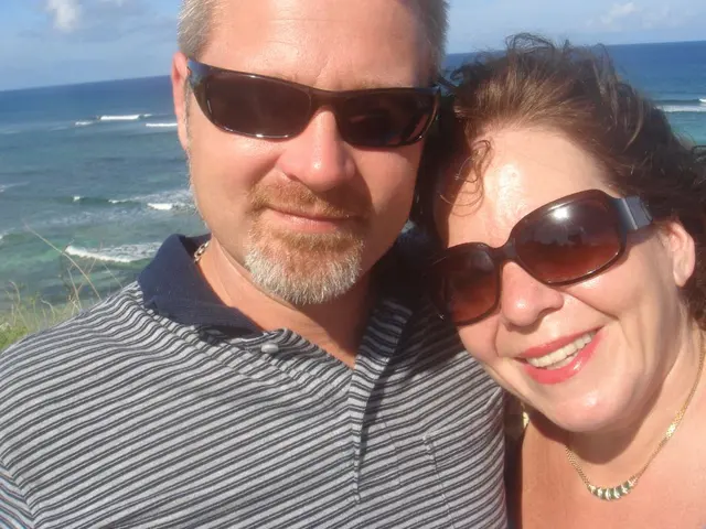 couple selfie with ocean background sunglasses